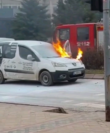 kavsakta-alevli-anlar-trafik-kilitlendi-pVEMxCQm.jpg