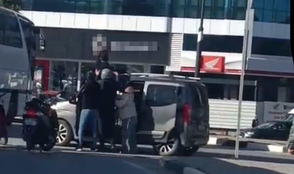 kavsakta gecis onceligi tartismasi kavgaya donustu taraflar birbirlerine girdi 1