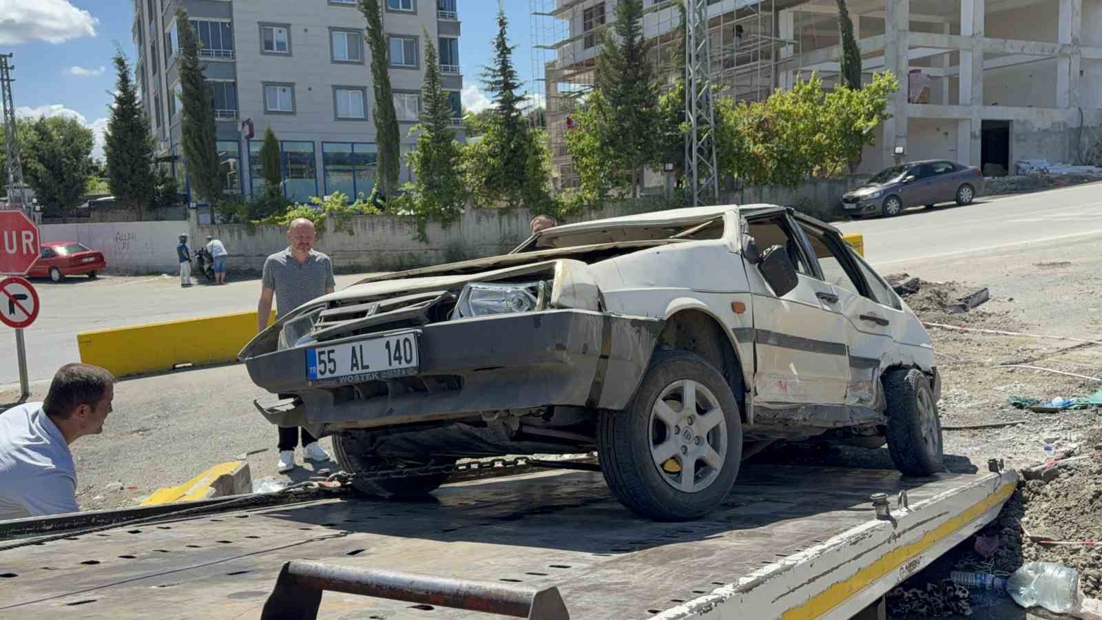 kavsakta iki otomobil carpisti 3 yarali 4 57SLSh88