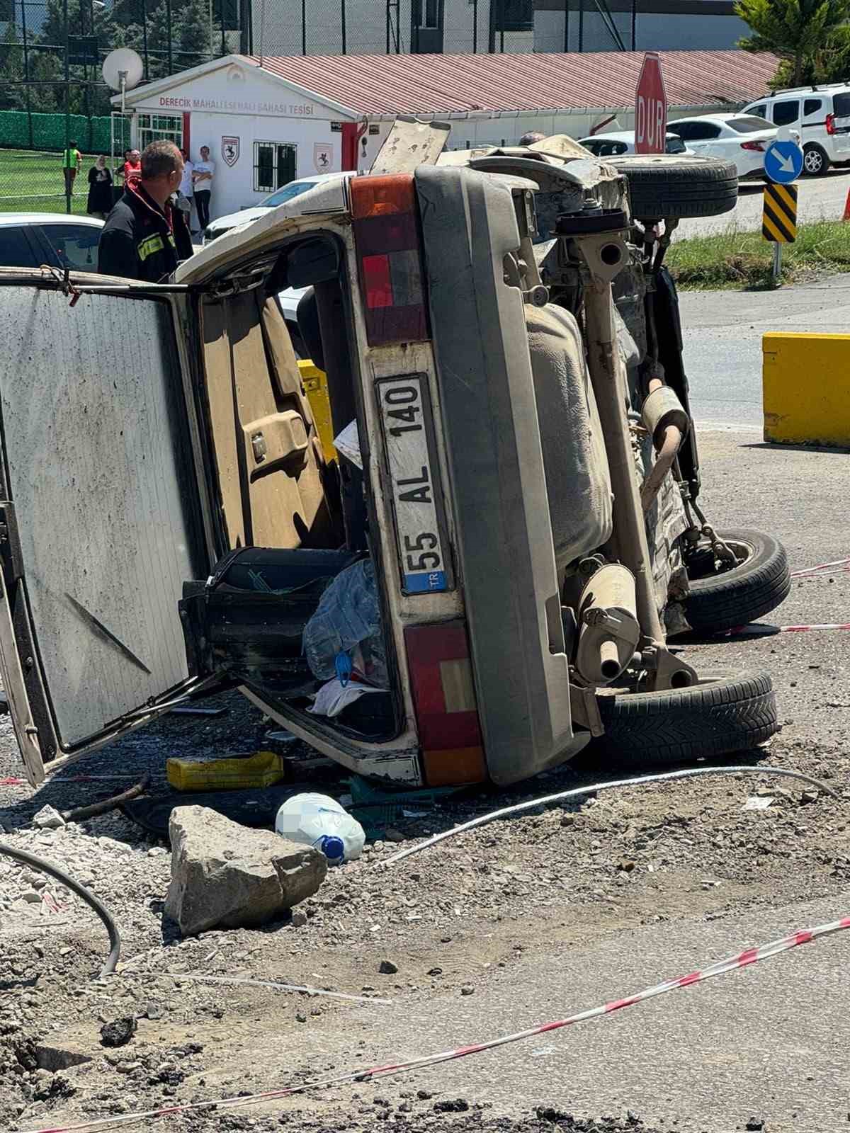 kavsakta iki otomobil carpisti 3 yarali 5 Ty6G6QhC