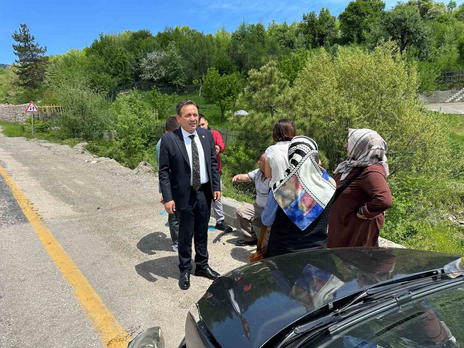 kavsakta iki otomobil carpisti 4 yarali 0