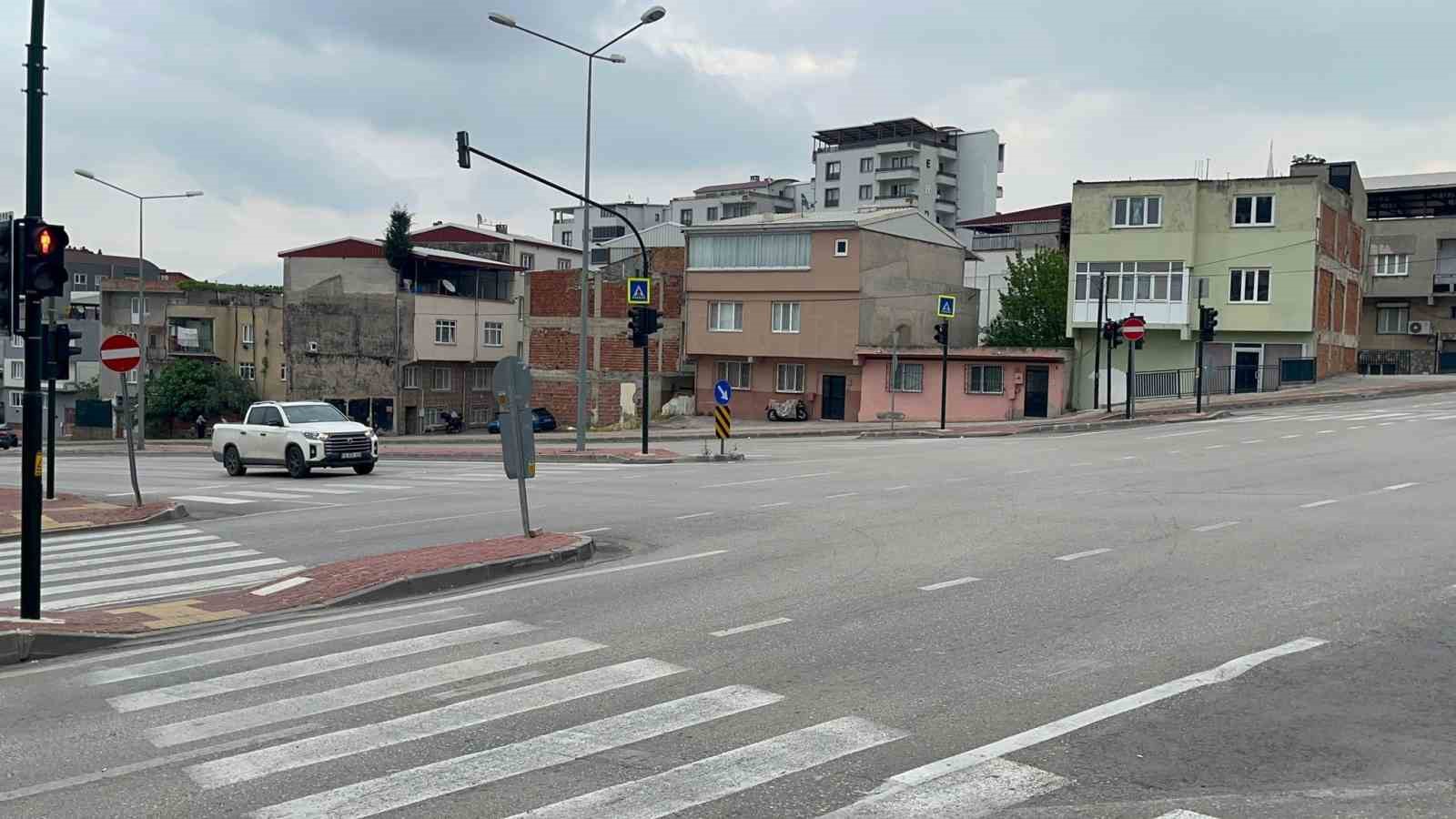kavsakta kirmizi isik kazasi kamerada 2 QS4Ap4U3