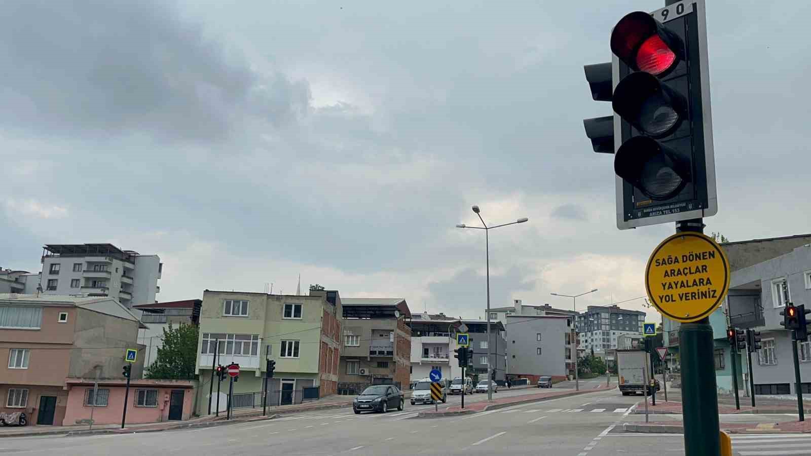 kavsakta kirmizi isik kazasi kamerada 4