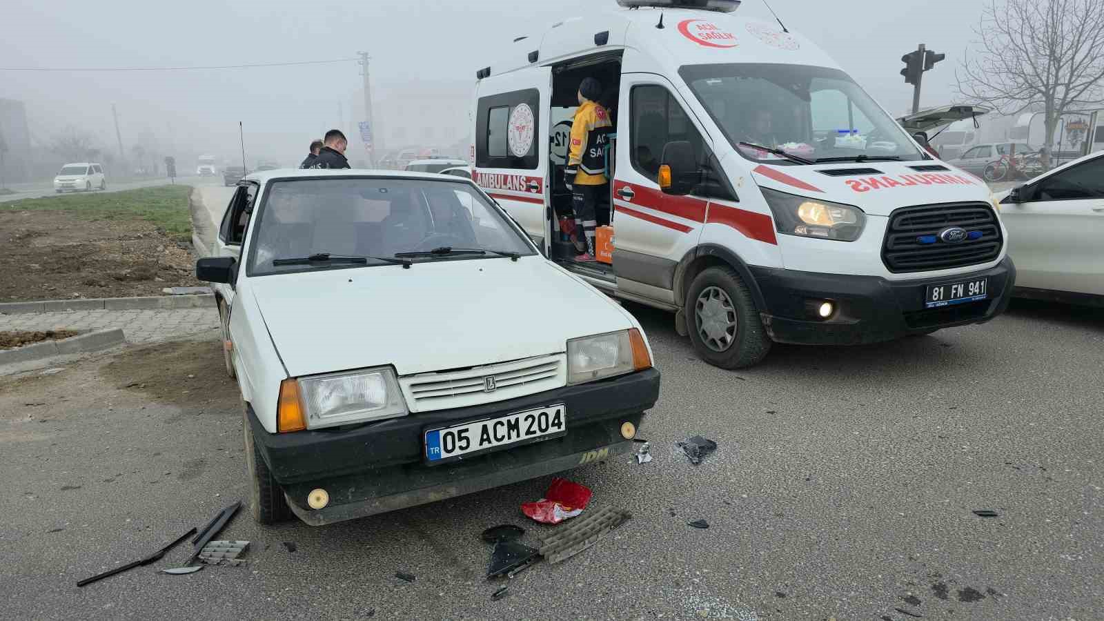 kavsakta meydana gelen kazada 4 kisi yaralandi 4 2tZuYYqP