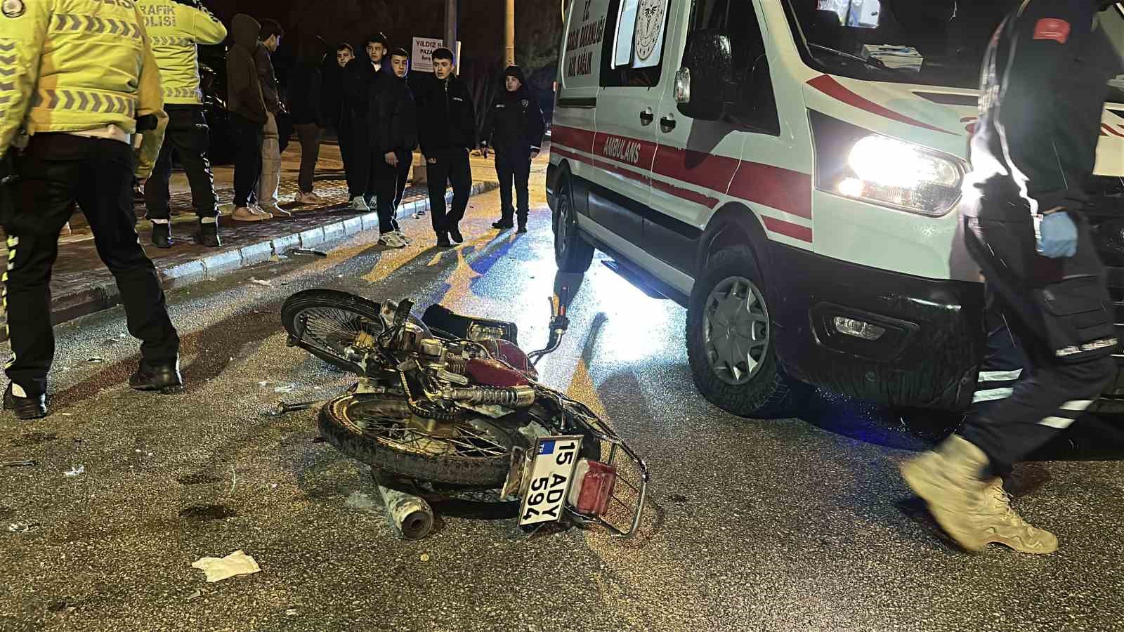 kavsakta motosiklet ile otomobil carpisti 2 yarali 2 Svq5uHgE