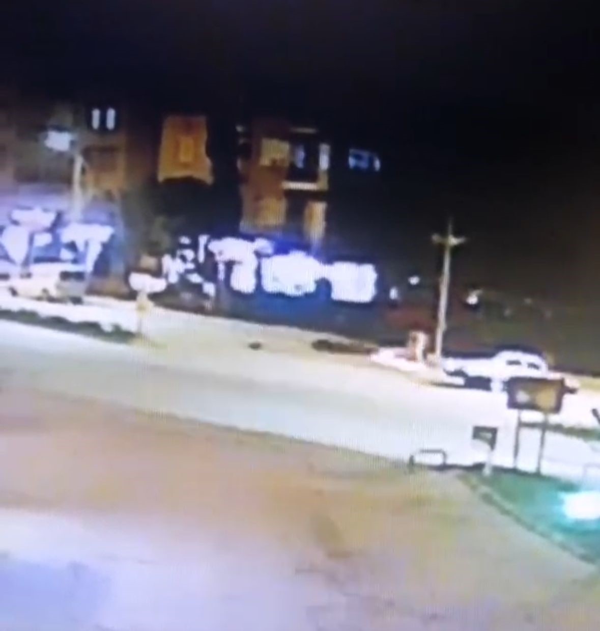 kavsakta motosiklet ile otomobil carpisti 2 yarali 6 aiABaUjq