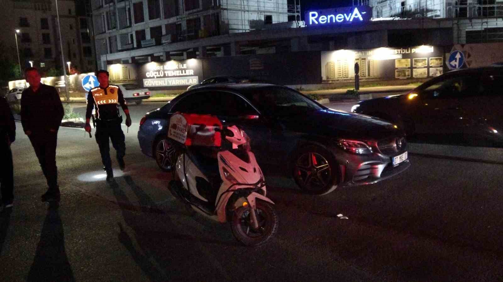 kavsakta motosikletle otomobil carpisti 1 yarali 3 rKmqfObW