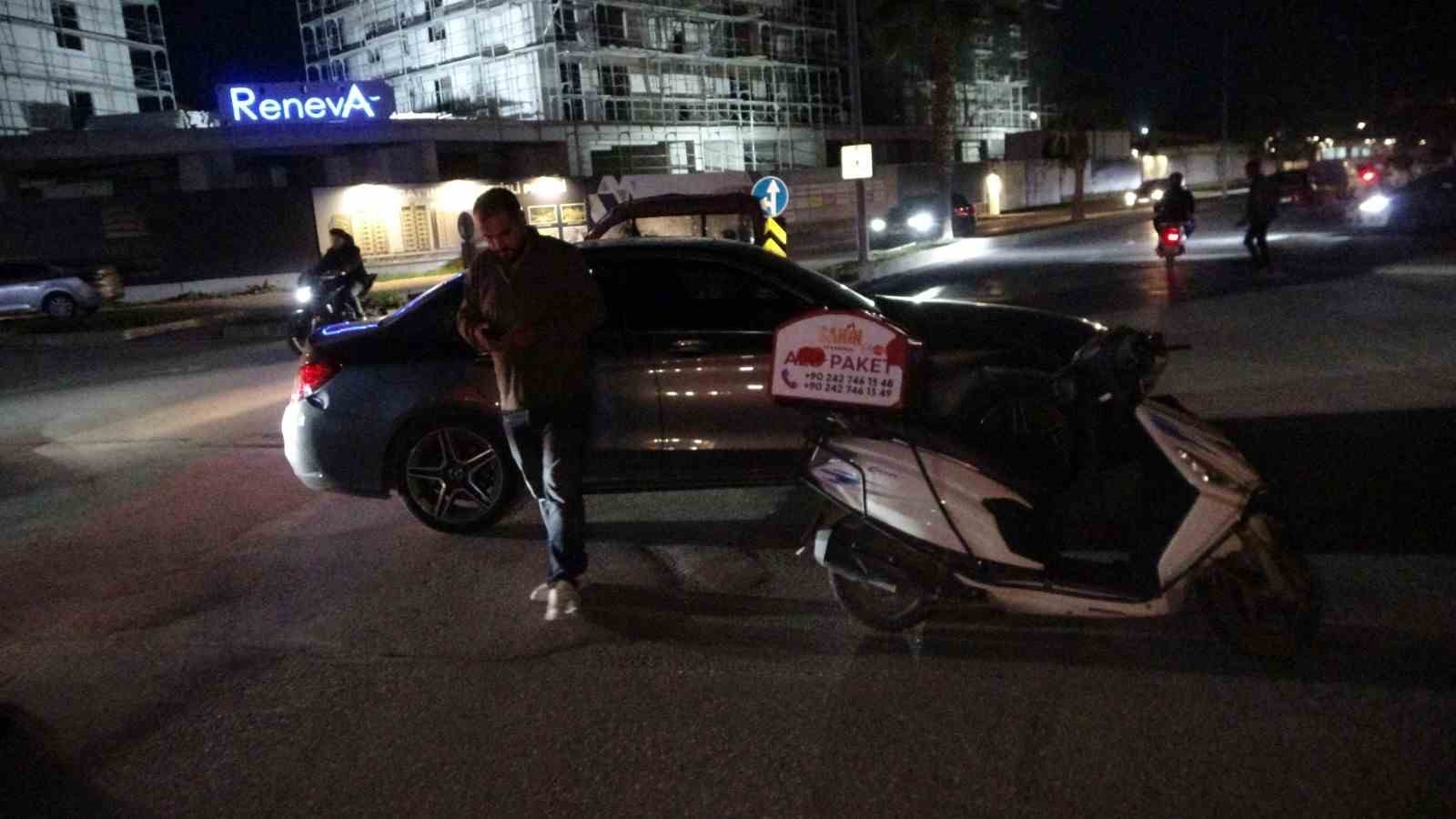 kavsakta motosikletle otomobil carpisti 1 yarali 5 bhffaB9C