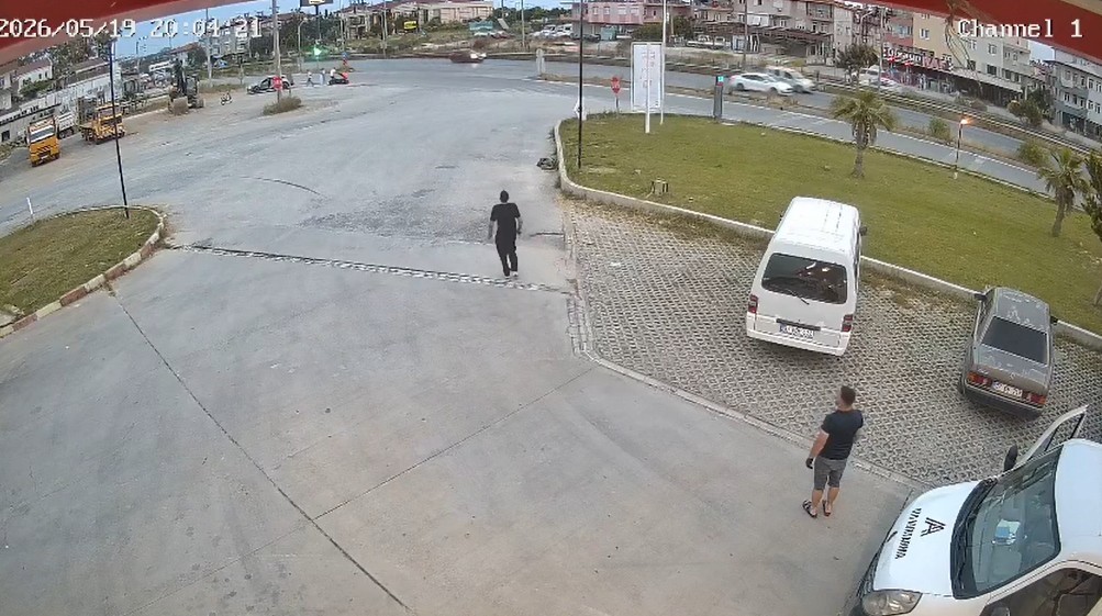 kavsakta otomobile carpan motosikletteki 2 kisi yaralandi 2 pvAuuRJj