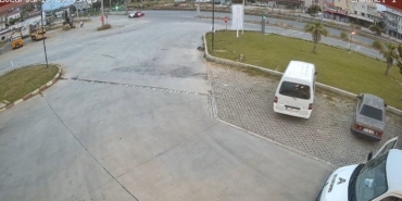 kavsakta-otomobile-carpan-motosikletteki-2-kisi-yaralandi-WSPNMWEG.jpg