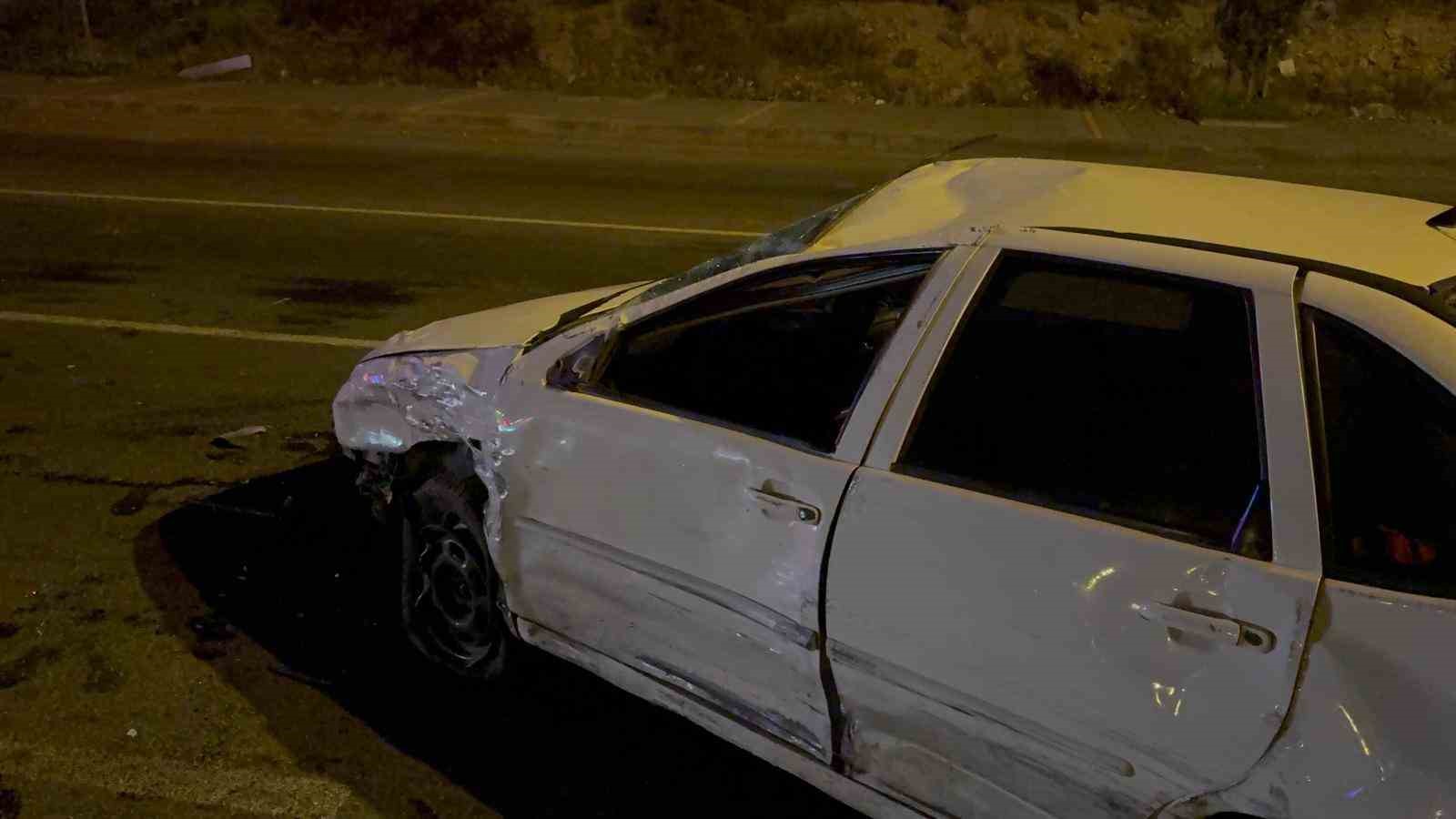 kavsakta otomobile carpti karsi yola gecti 2 yarali 4