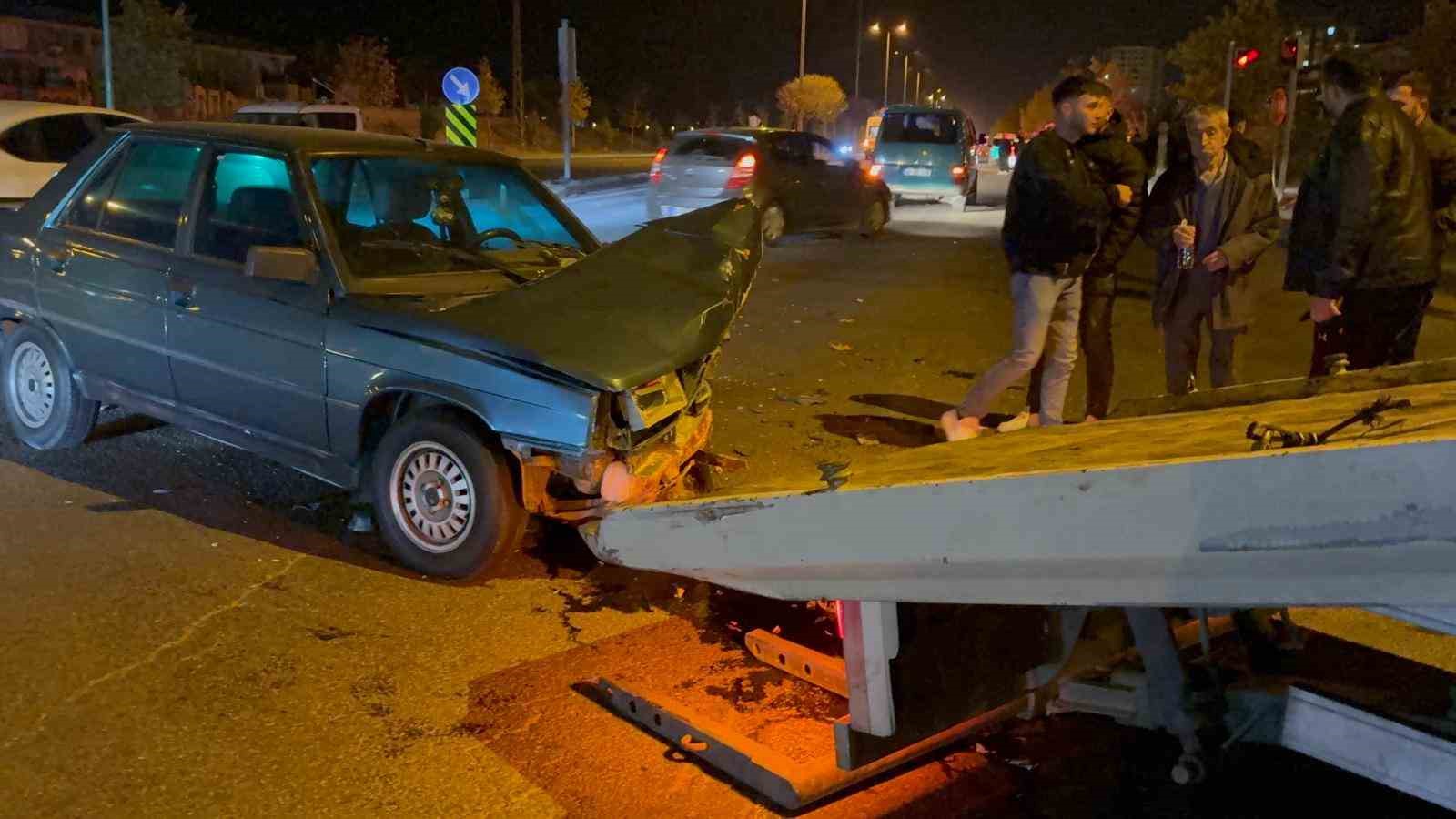 kavsakta otomobile carpti karsi yola gecti 2 yarali 5 d7CQSSLp