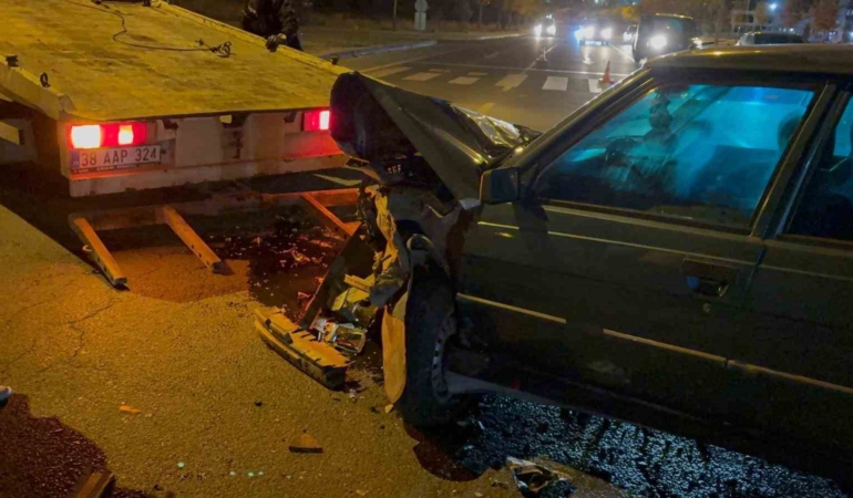 kavsakta-otomobile-carpti-karsi-yola-gecti-2-yarali-iffijLe6.jpg