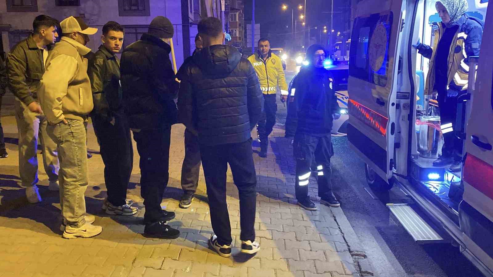 kavsakta otomobille motosiklet carpisti 1 yarali 1 bRlh3iVg