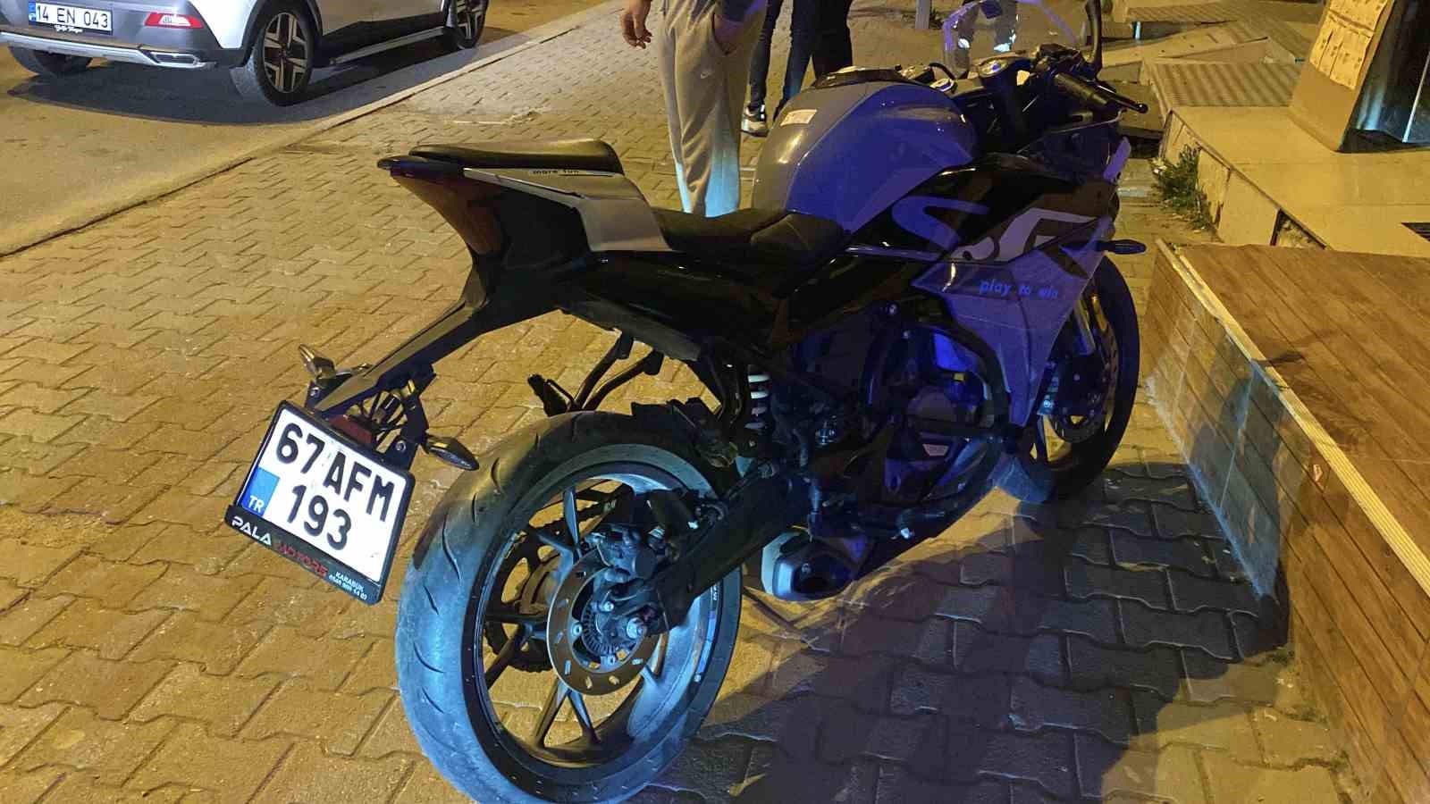 kavsakta otomobille motosiklet carpisti 1 yarali 4 Sp3FsPsF