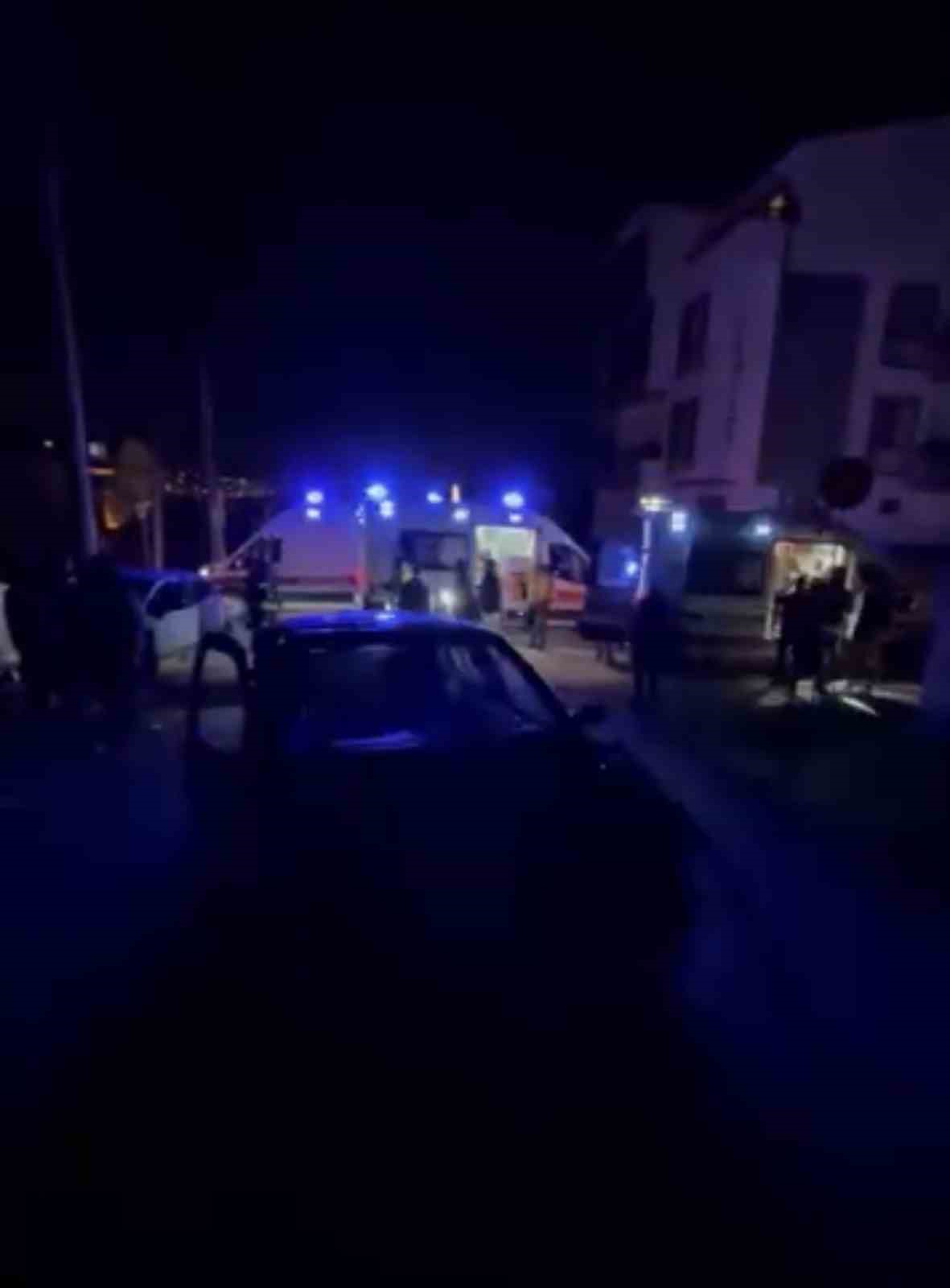 kavsakta otomobiller carpisti 4 yarali 2 bygMaUAW