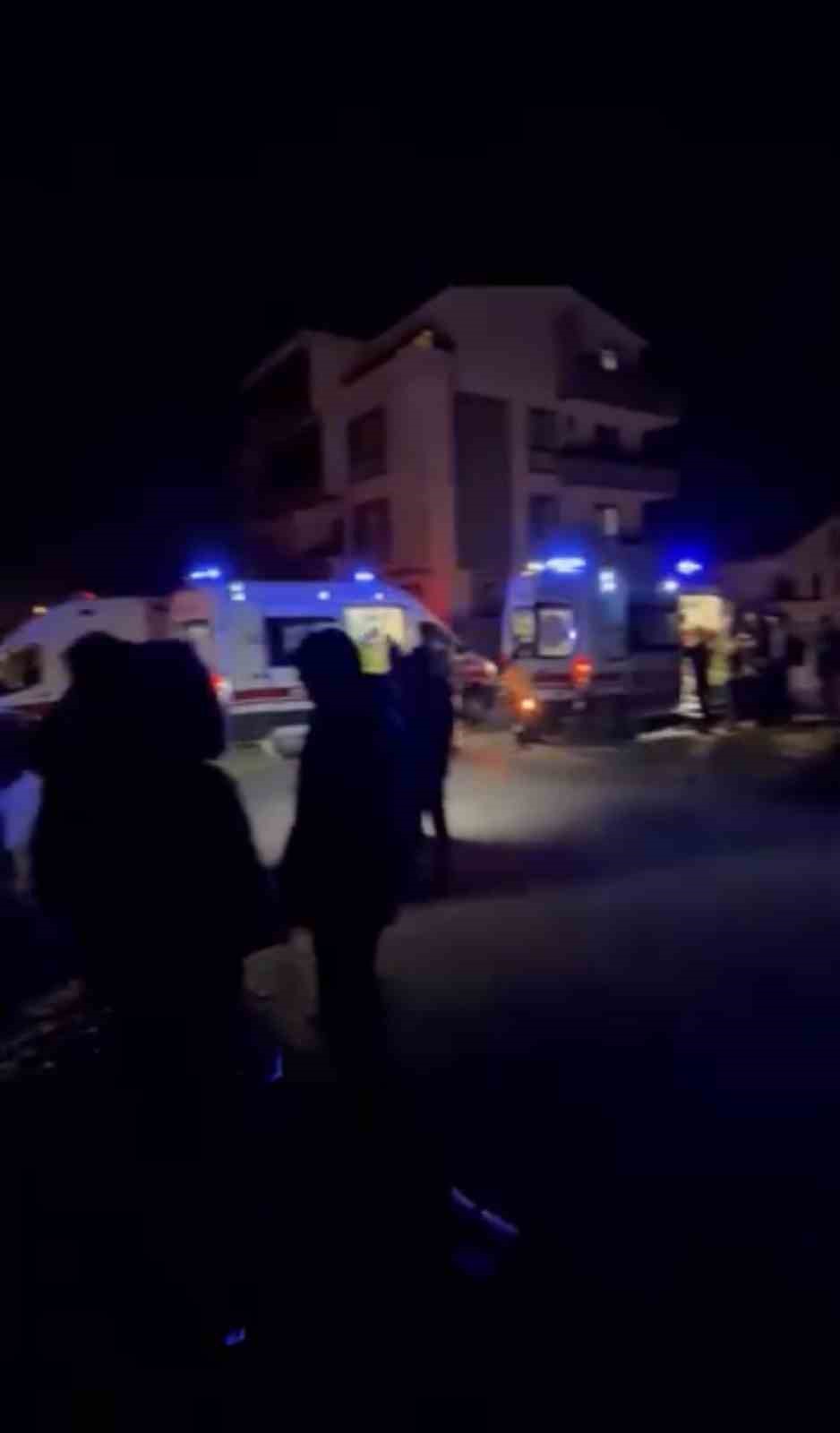 kavsakta otomobiller carpisti 4 yarali 3