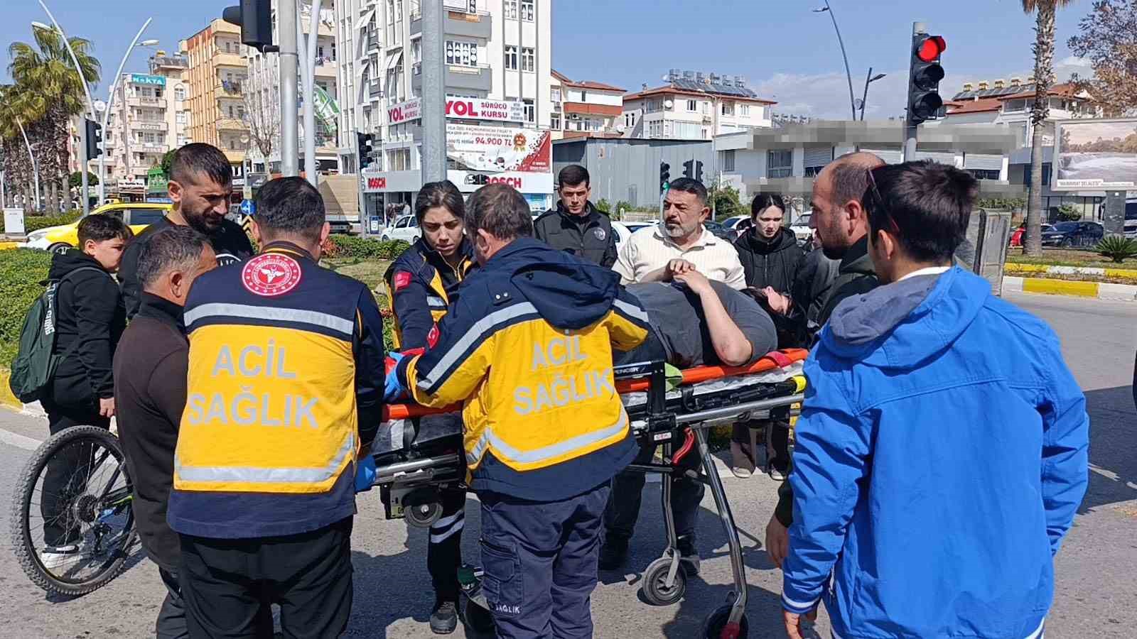 kavsaktan donmeye calisirken motosikleti devirdi 1 yarali 3 kmMZTJsa