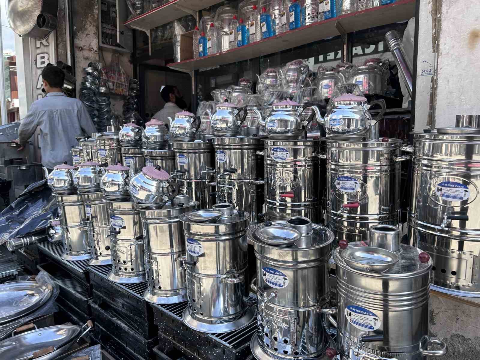 Kavurucu sıcaklar semaver ve mangal satışını artırdı 5 kavurucu sicaklar semaver ve mangal satisini artirdi 1 SyVZqFRS