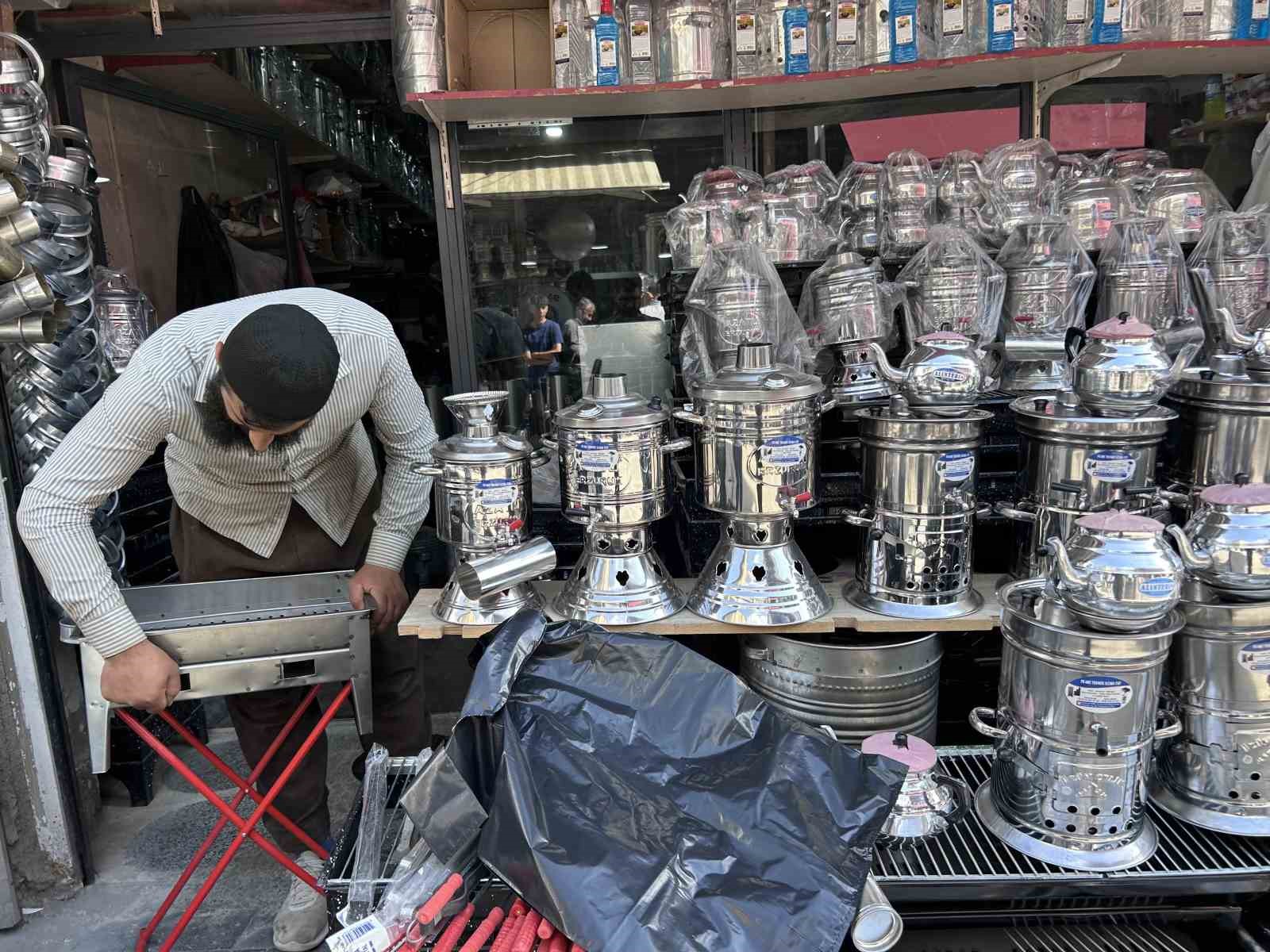 Kavurucu sıcaklar semaver ve mangal satışını artırdı 9 kavurucu sicaklar semaver ve mangal satisini artirdi 5 7jI9nGkc