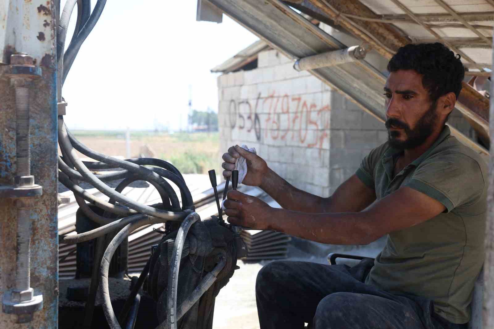 Kavurucu sıcakta birlikte mesai yapan ikiz kardeşler, günde 2 bin 500 briket üretip 5 kamyona yüklüyorlar 8 kavurucu sicakta birlikte mesai yapan ikiz kardesler gunde 2 bin 500 briket uretip 5 NNIYjEgd