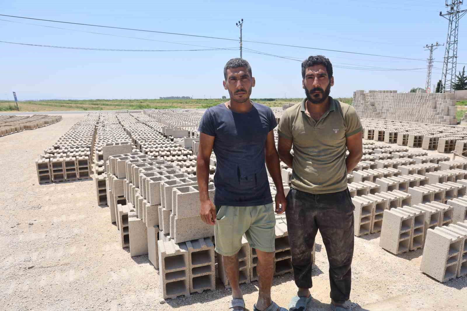 Kavurucu sıcakta birlikte mesai yapan ikiz kardeşler, günde 2 bin 500 briket üretip 5 kamyona yüklüyorlar 4 kavurucu sicakta birlikte mesai yapan ikiz kardesler gunde 2 bin 500 briket uretip 5 lC5XhKv3