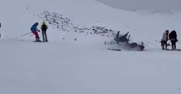 kayak-merkezinde-kaza-6-yarali-PdyjXZGy.jpg