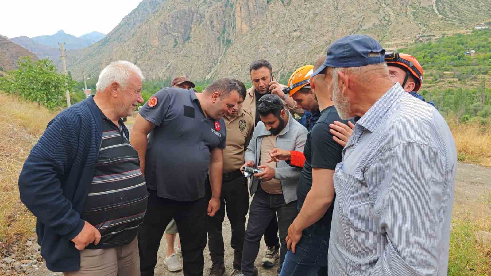 Kayalık alanda mahsur kalan genç, AFAD’ın 2 saatlik operasyonuyla kurtarıldı 4 kayalik alanda mahsur kalan genc afadin 2 saatlik operasyonuyla kurtarildi 0 tIqrneHG