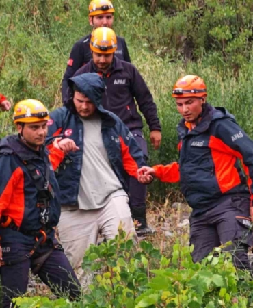 kayalik-alanda-mahsur-kalan-genc-afadin-2-saatlik-operasyonuyla-kurtarildi-i21zvsJU.jpg