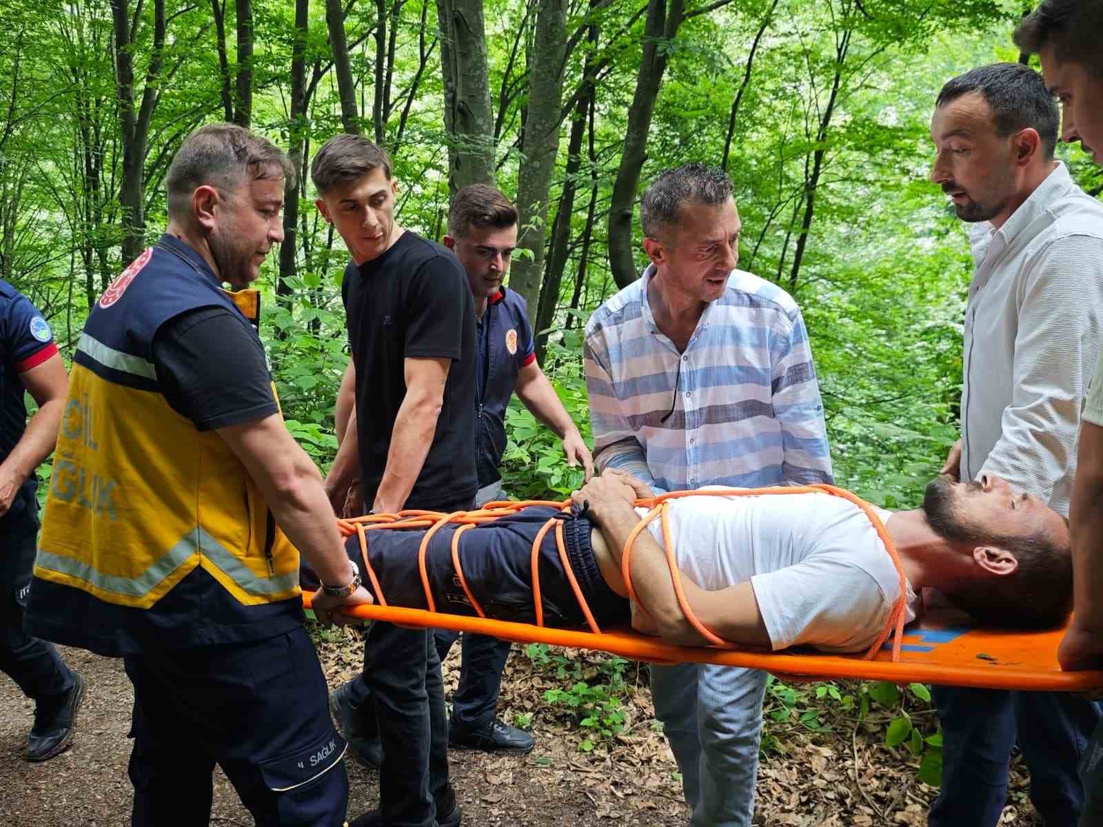 Kayalıklara sıkışan motosikletliye patpatlı kurtarma operasyonu 5 kayaliklara sikisan motosikletliye patpatli kurtarma operasyonu 1