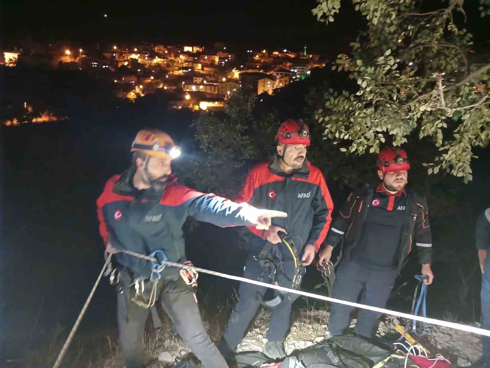 kayaliklarda mahsur kalan sahis afad ekiplerince kurtarildi 0 NYyiq7Oz
