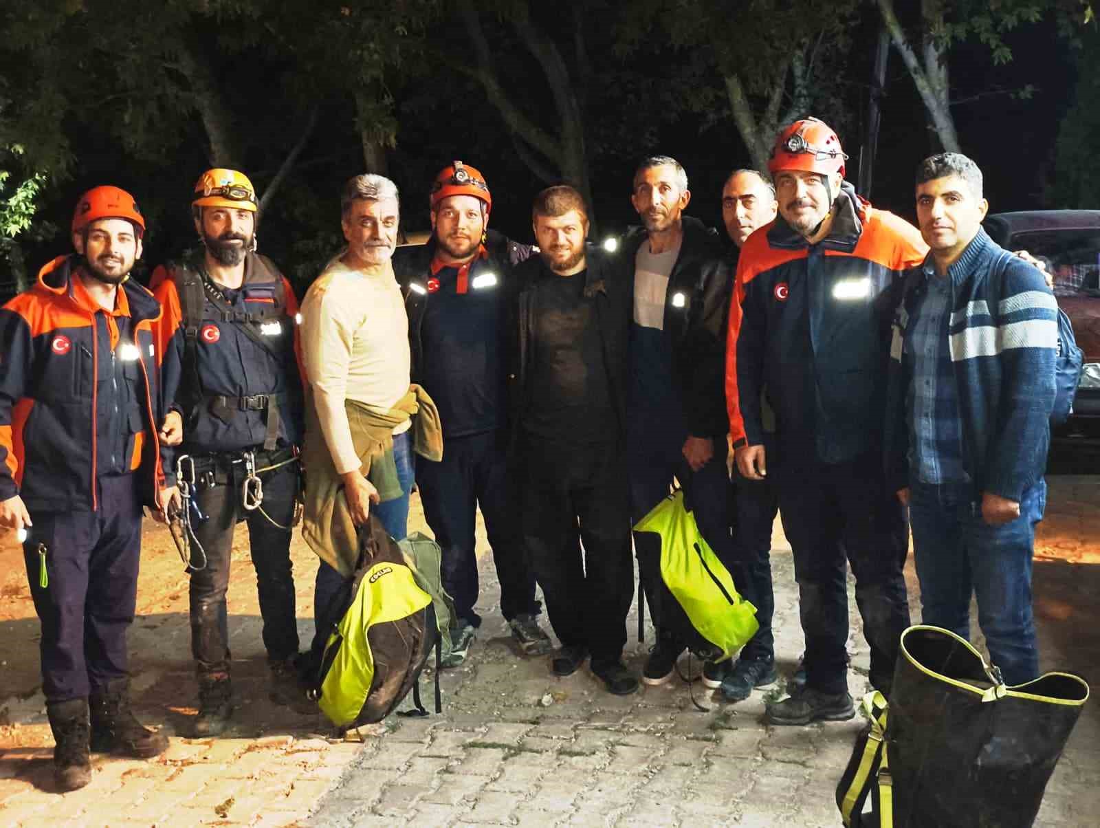 kayaliklarda mahsur kalan sahis afad ekiplerince kurtarildi 1 HSy5ApYp