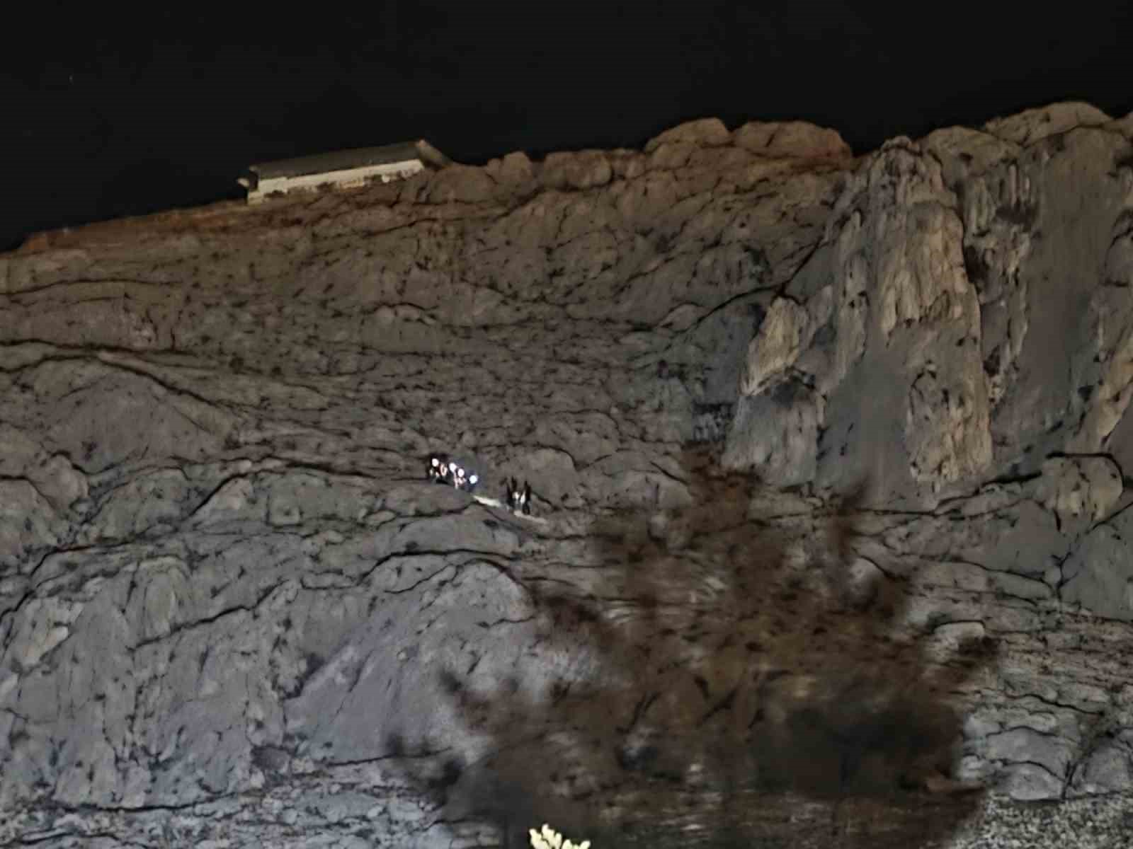 kayaliklardan atlayan cezaevi firarisi kurtarildi 1