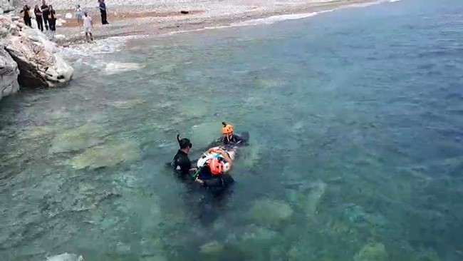 kayaliklardan duserek yaralanan sahis icin ekipler alarma gecti 1 5gIr2Vbp