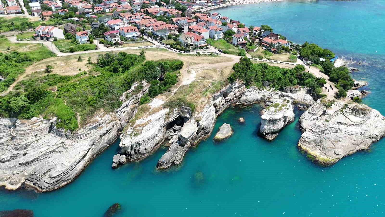 kayaliklardan karadenizin serin sularina atladilar 5 H8h5J1j9
