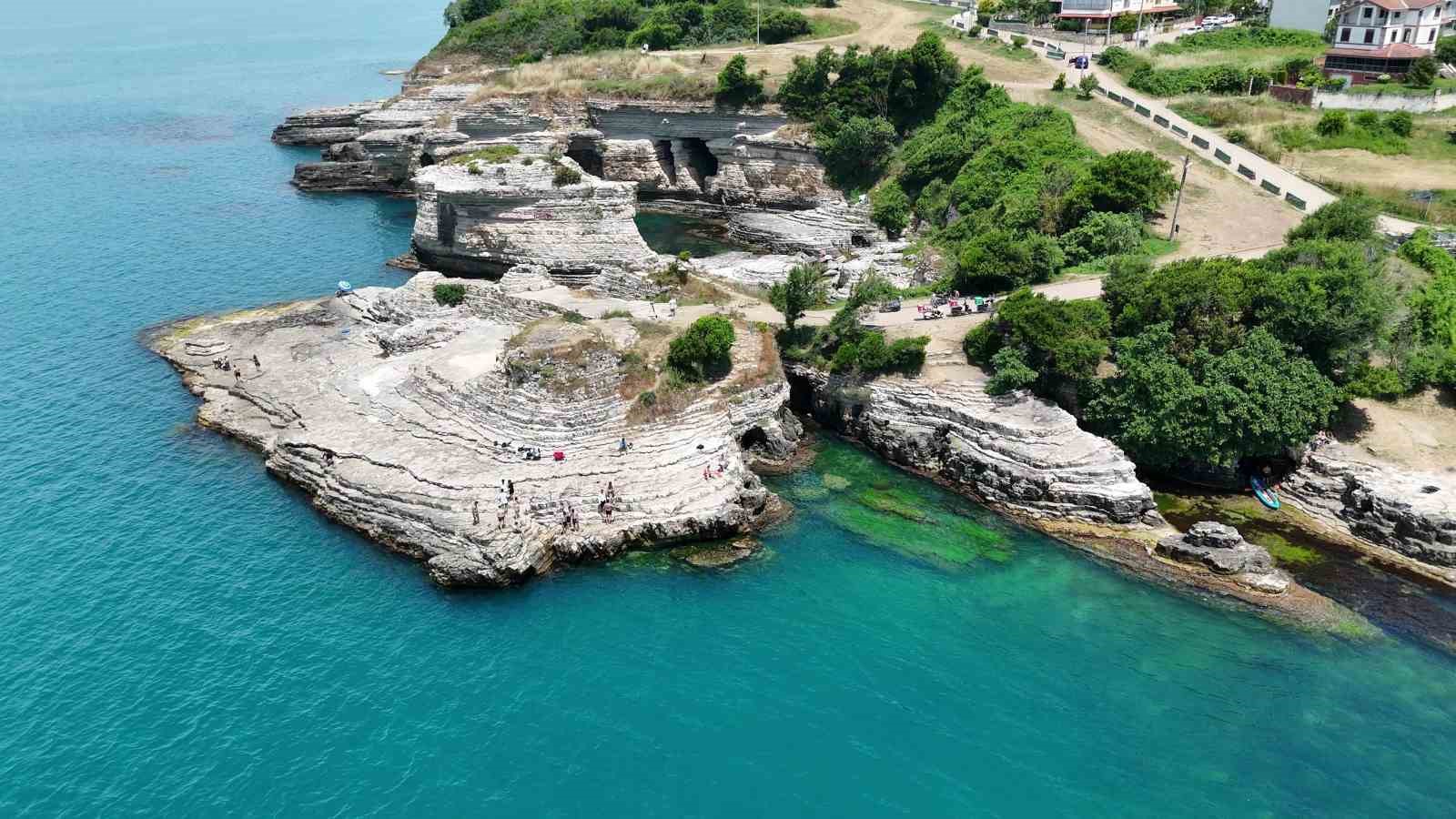kayaliklardan karadenizin serin sularina atladilar 8 zAOU4e1t