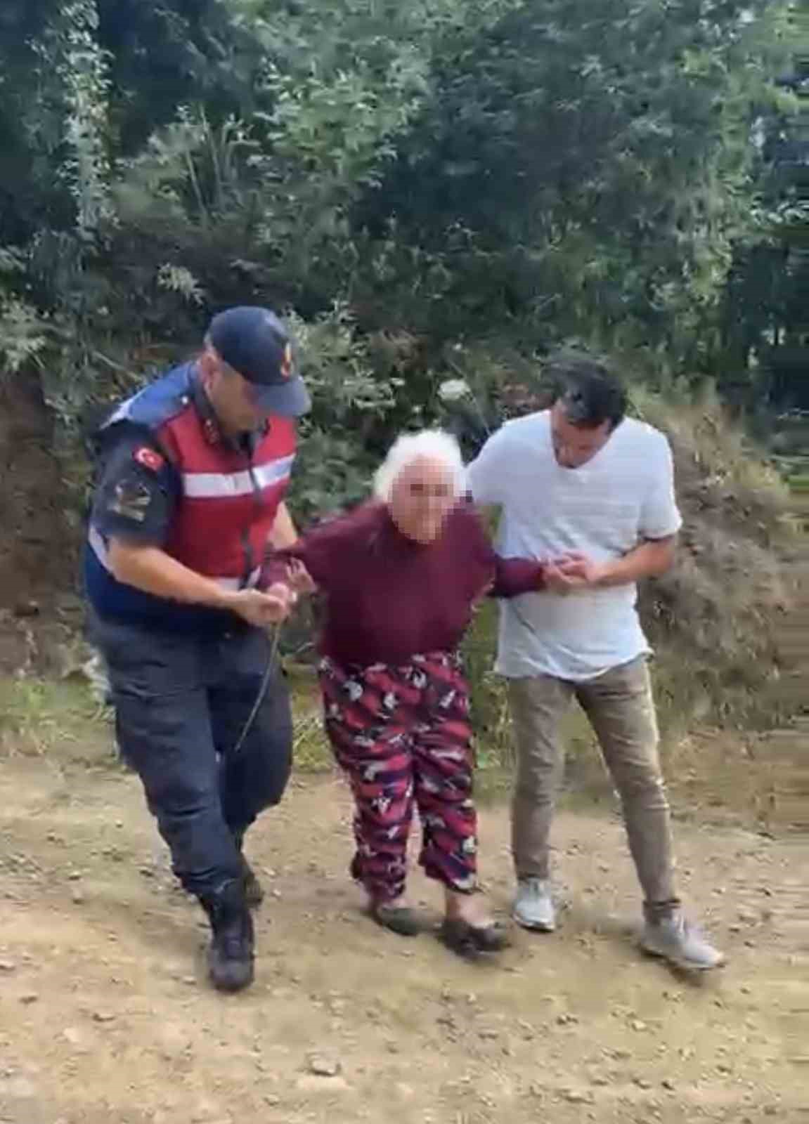 Kaybolan alzaymır hastası 10 kilometre uzakta sağ bulundu 5 kaybolan alzaymir hastasi 10 kilometre uzakta sag bulundu 1 klu6EmIu