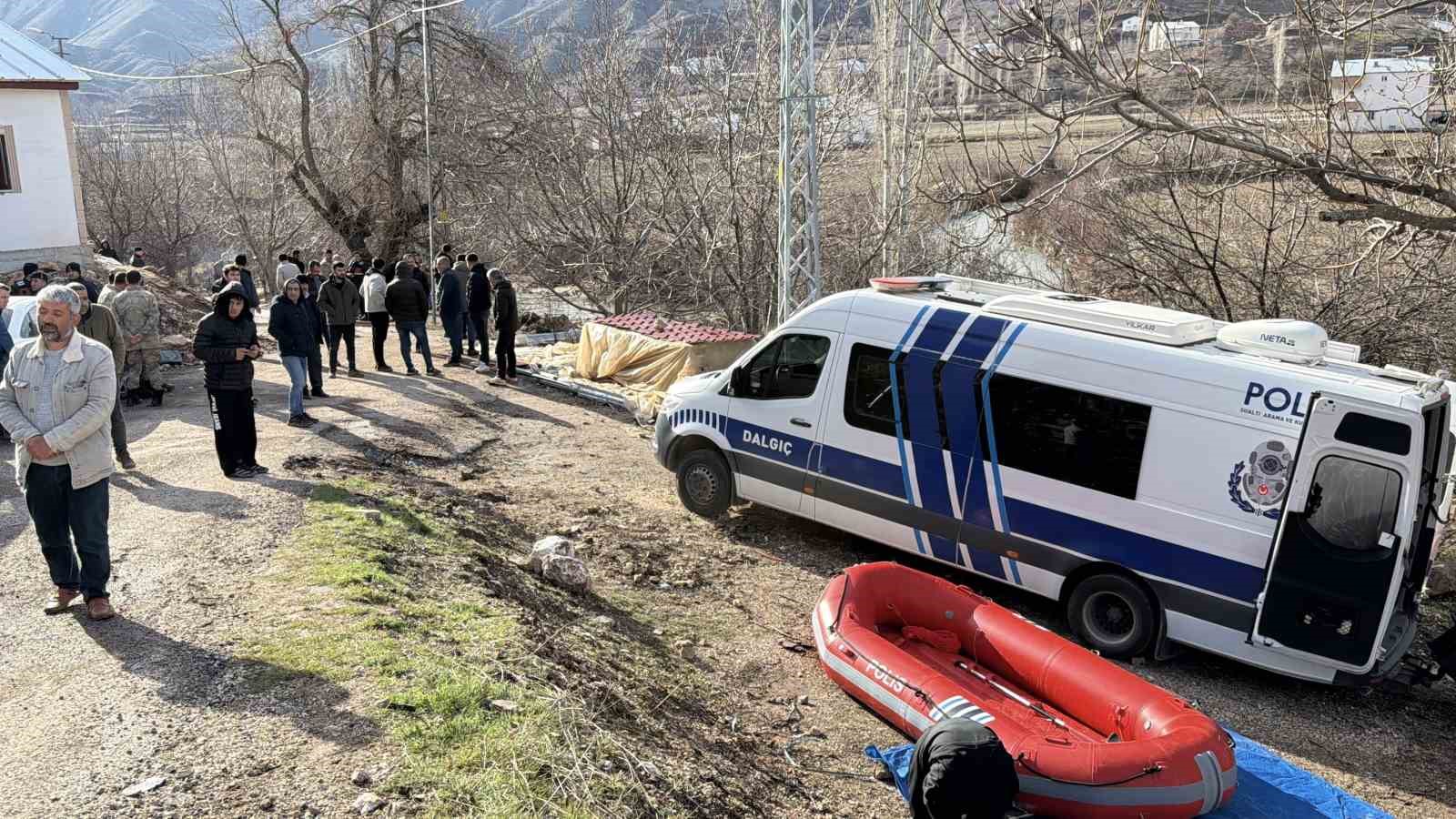 Kaybolan otizmli çocuk hem suda hem de karada aranıyor 8 kaybolan otizmli cocuk hem suda hem de karada araniyor 4 YtrJdDvF