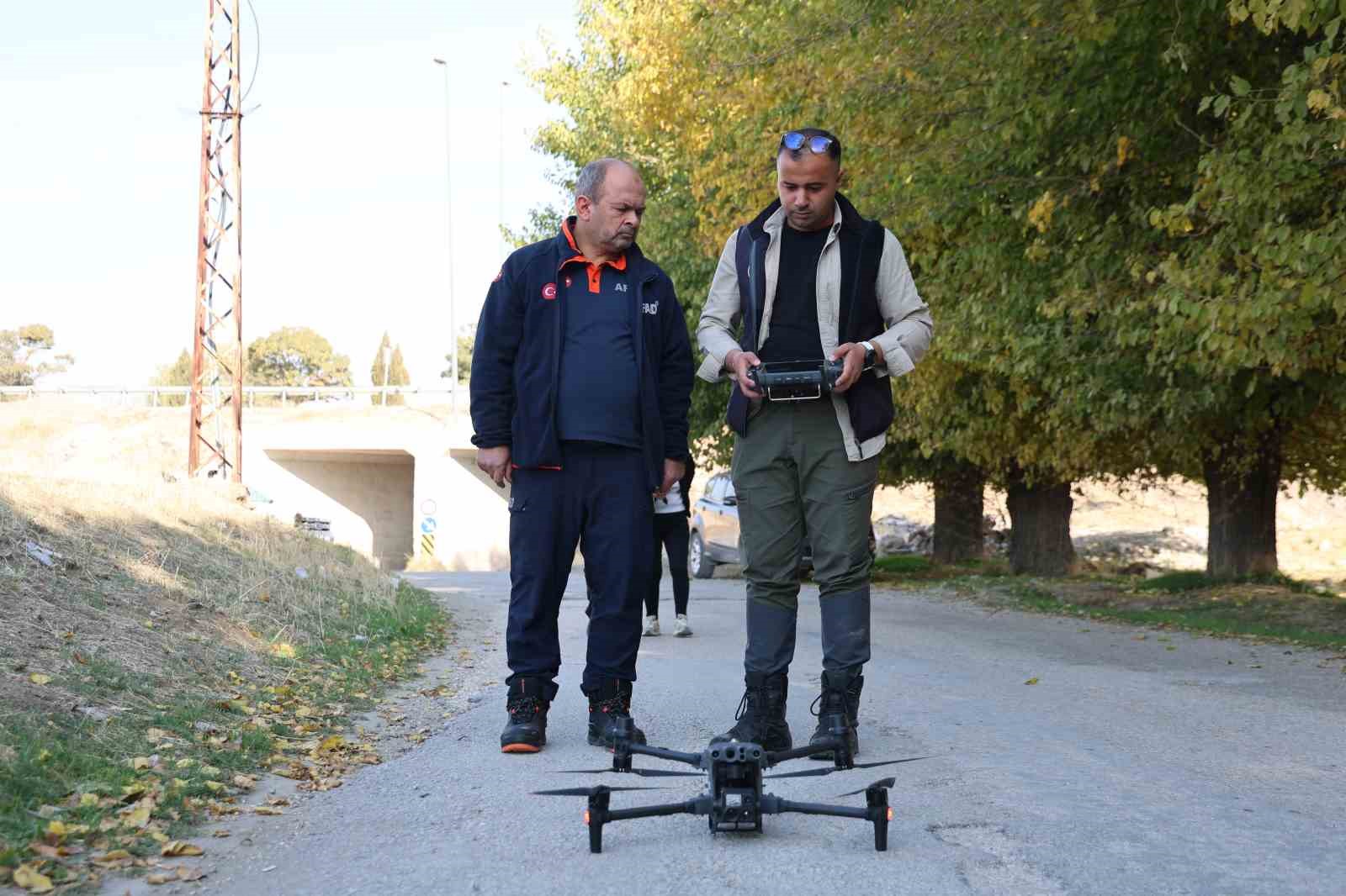 kaybolan otizmli cocuk termal dronlarla araniyor 3 NNXjc8rE