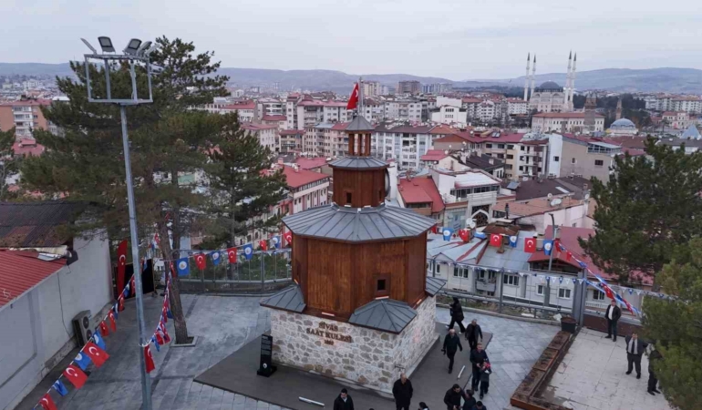 kaybolan-tarihi-saat-kulesi-yeniden-insa-edildi-gkw2YtKn.jpg