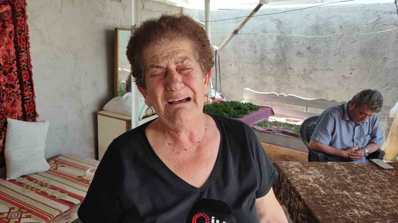 Kaybolduktan 3 gün sonra evinin yakınında ölü bulunan kadının annesi gözyaşlarına boğuldu 5 kaybolduktan 3 gun sonra evinin yakininda olu bulunan kadinin annesi gozyaslarina boguldu 1 Cderkngt