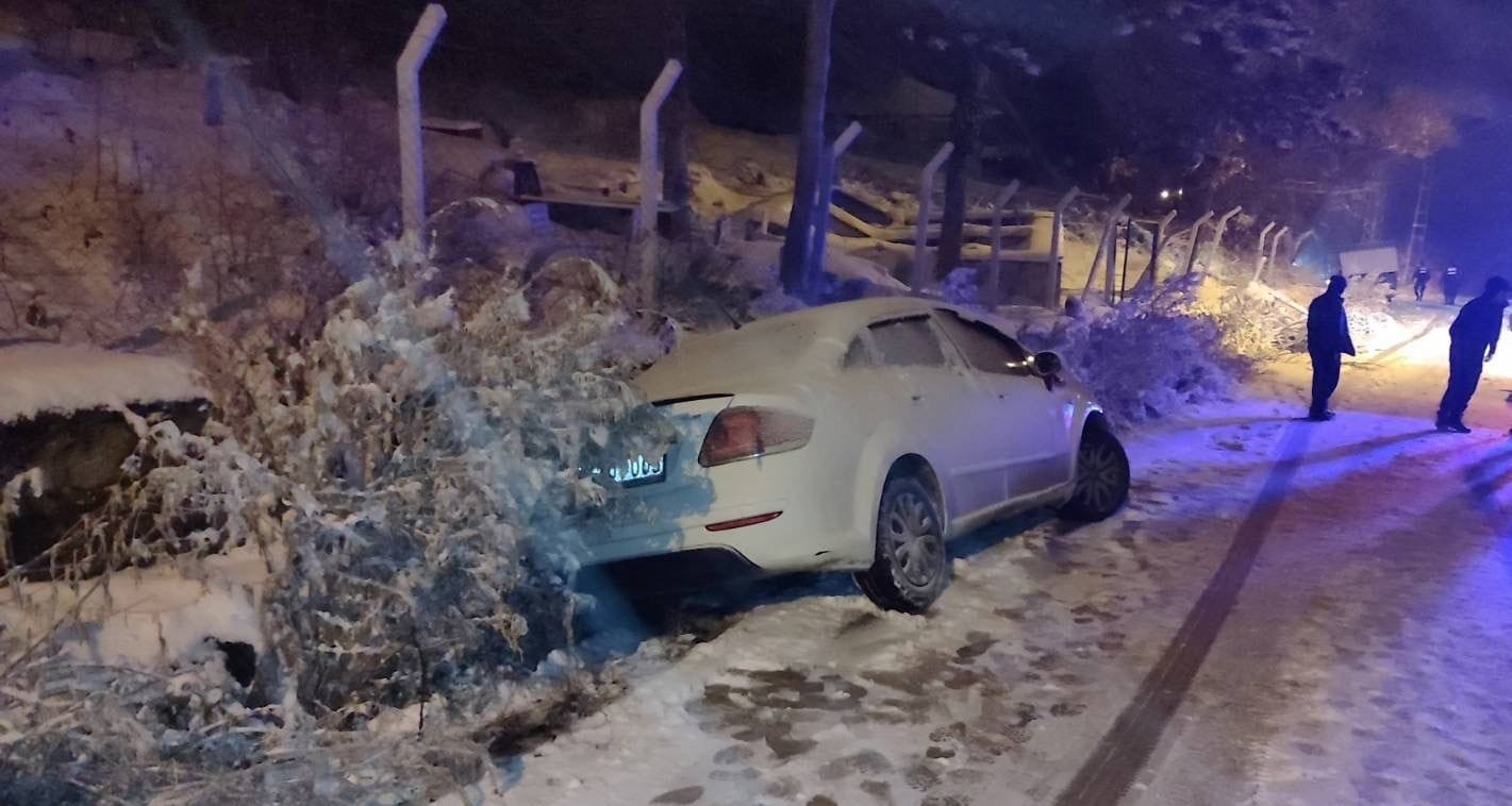 kaygan zeminde kontrolu kaybedip kazaya neden oldu 3u cocuk 7 kisi yaralandi 1 cYeztmRI