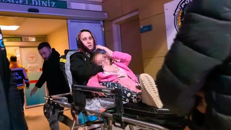 kaygan zeminde kontrolu kaybedip kazaya neden oldu 3u cocuk 7 kisi yaralandi 6 gSEGSiDA