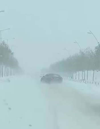 kayganlasan-yolda-kaza-kil-payi-atlatildi-Z9ZJvP7l.jpg