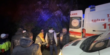 kayganlasan-yolda-otomobil-paramparca-oldu-2-yarali-581OILIy.jpg