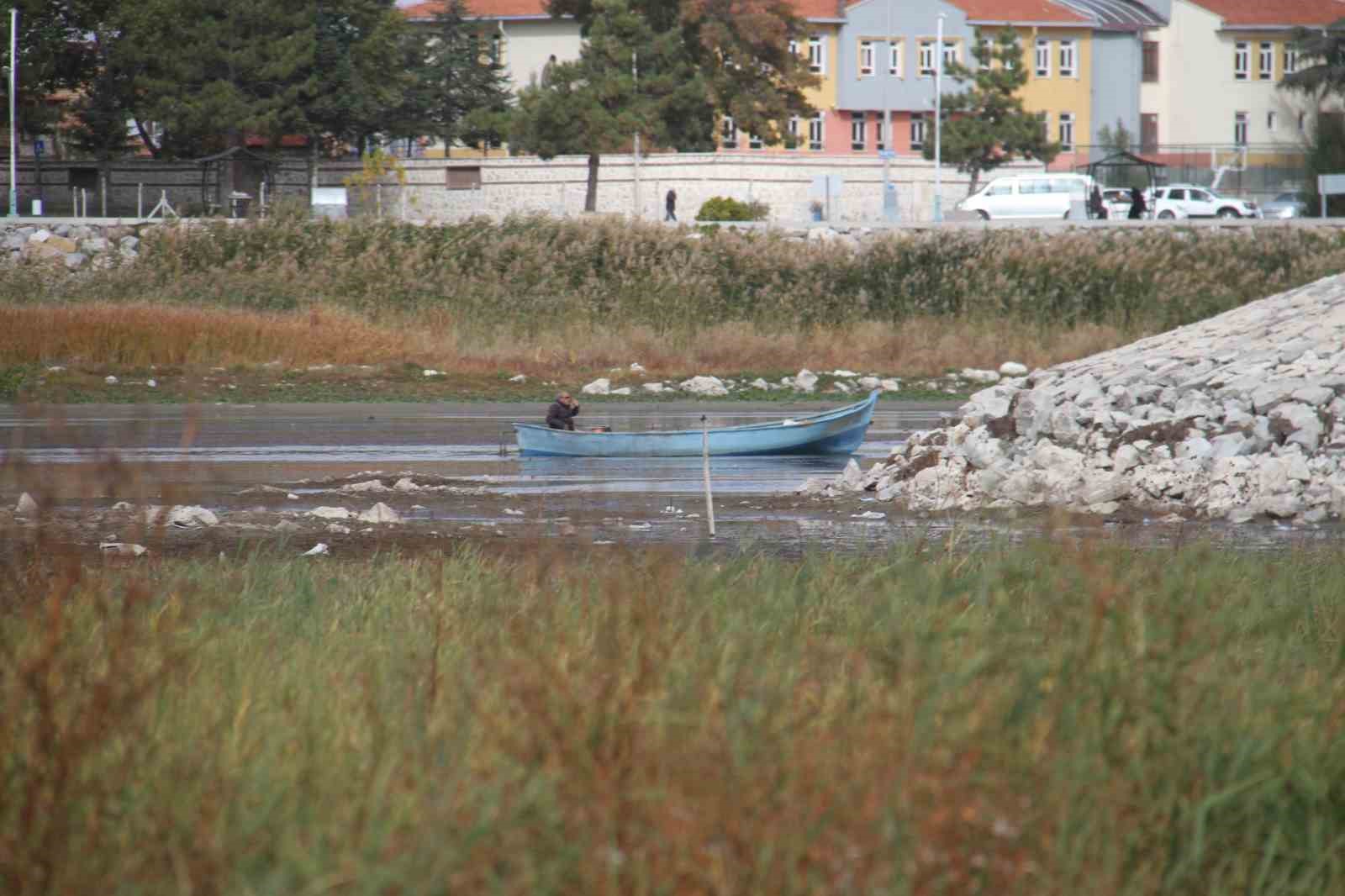 kayikla gezilen gol uzerinde simdi yuruyus yapiliyor 8 WiavZUwS