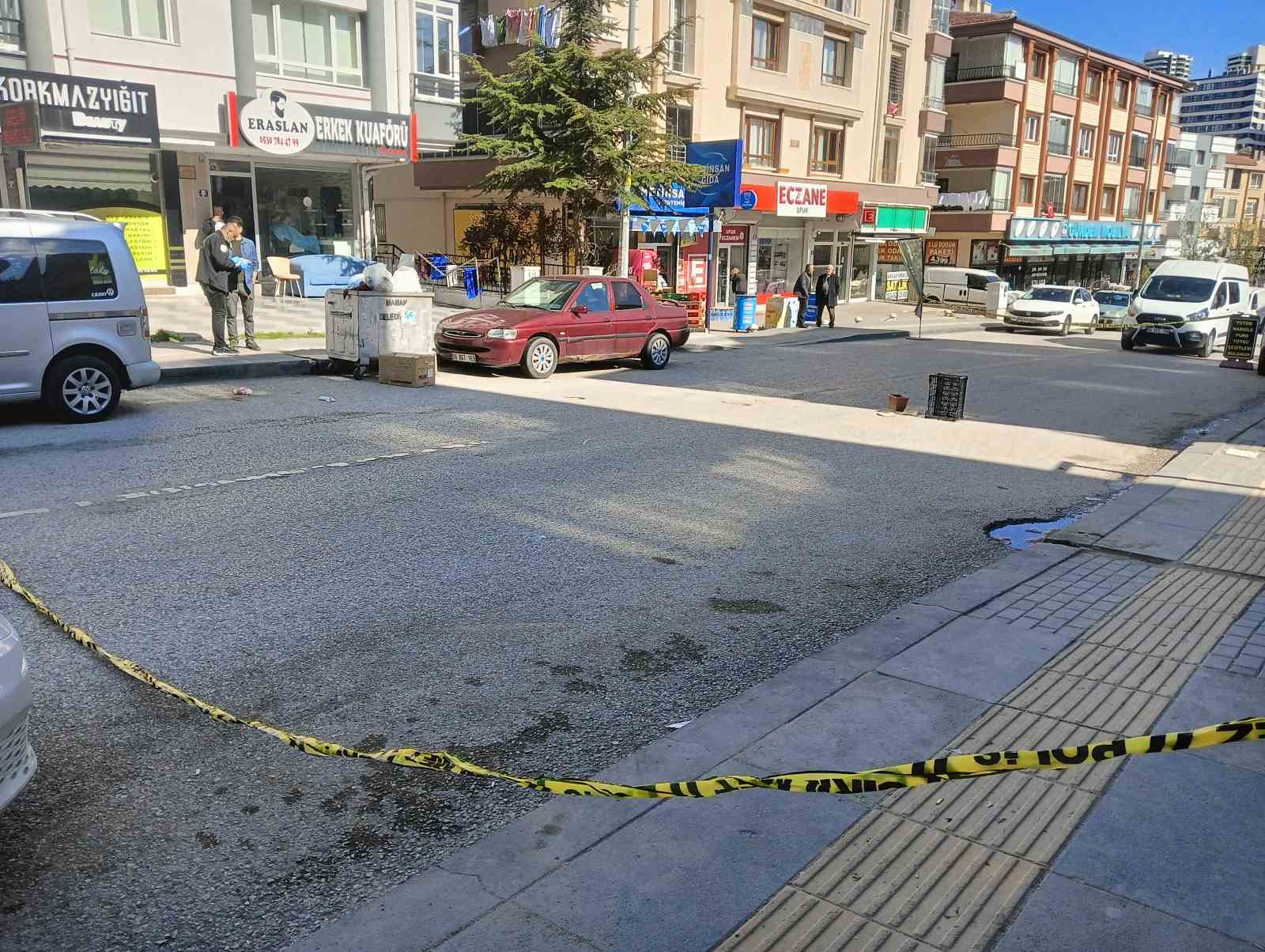 Kayınpeder ile damat arasındaki silahlı kavga kanlı bitti: 1’i ağır 2 yaralı 4 kayinpeder ile damat arasindaki silahli kavga kanli bitti 1i agir 2 yarali 0 3YadjhAf