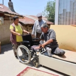 kayinvalidesi-vefat-eden-gelin-7-yildir-engelli-kayinbiraderine-bakiyor-3hvvi6Zk.jpg