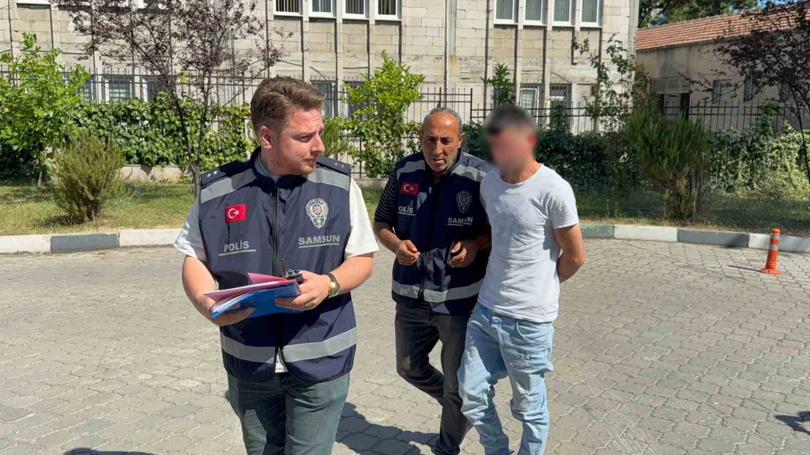 Kayıp 6 milyonluk ziynet eşyasını polis 200 saatlik kamera kayıtlarını inceleyip buldu: 1 gözaltı 4 kayip 6 milyonluk ziynet esyasini polis 200 saatlik kamera kayitlarini inceleyip buldu 1 gozalti 8j6CGF1q