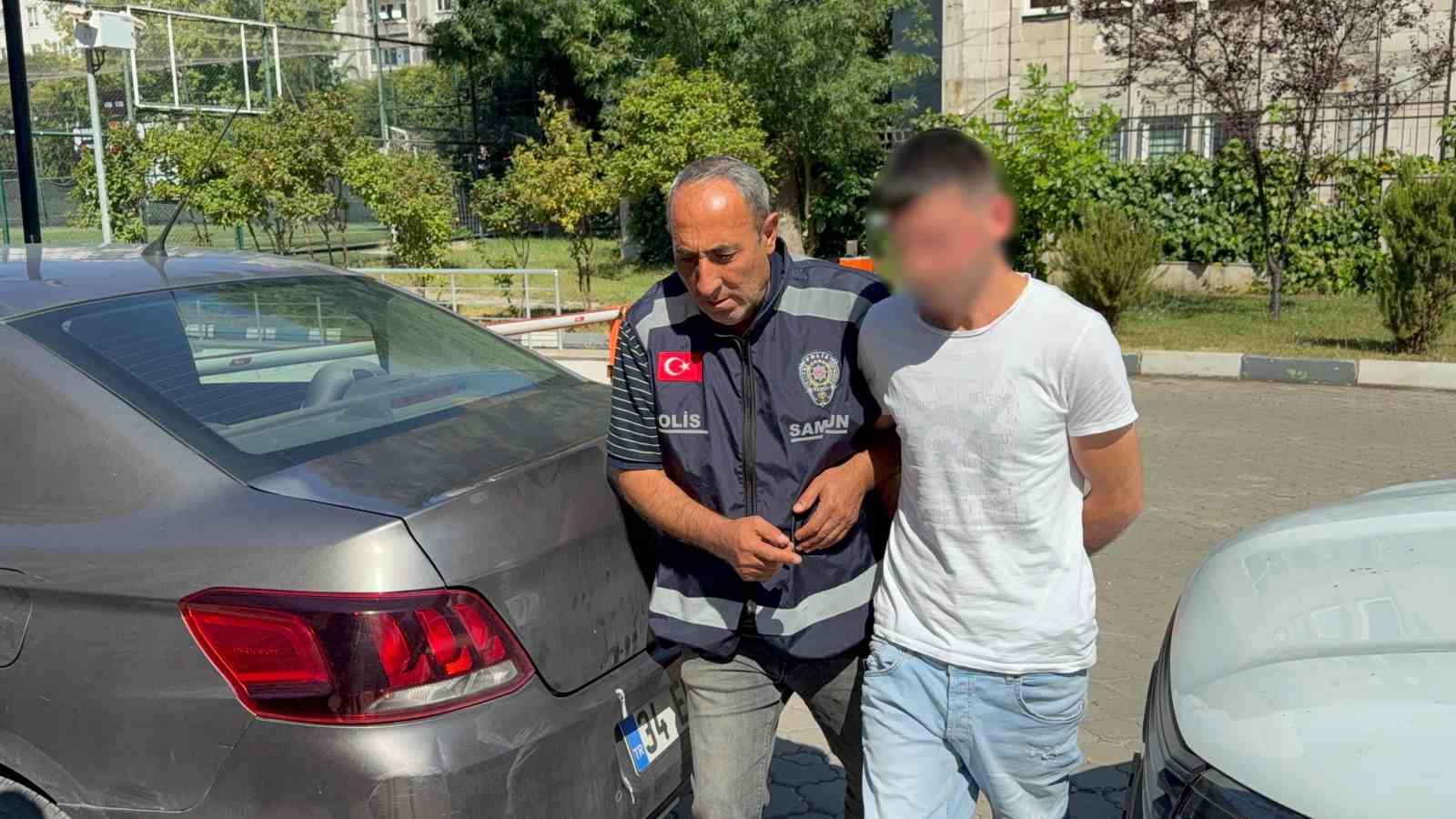 Kayıp 6 milyonluk ziynet eşyasını polis 200 saatlik kamera kayıtlarını inceleyip buldu: 1 gözaltı 6 kayip 6 milyonluk ziynet esyasini polis 200 saatlik kamera kayitlarini inceleyip buldu 1 gozalti C8UpSTAE